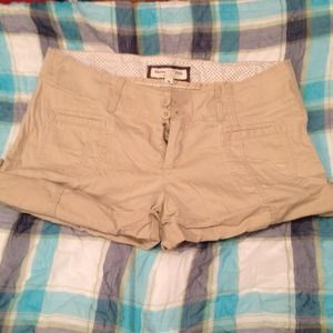 SOLD Abercrombie khaki shorts size 6