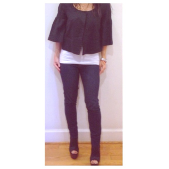 Banana Republic Jackets & Blazers - Banana Republic linen black cropped jacket
