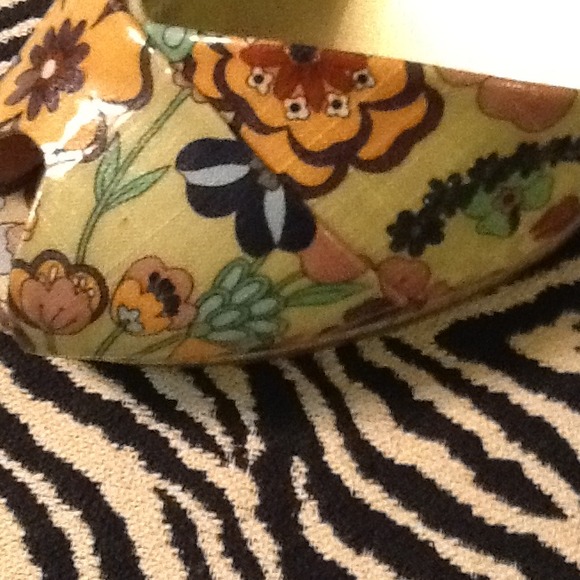 Mia Flower Wedge - Picture 3 of 3