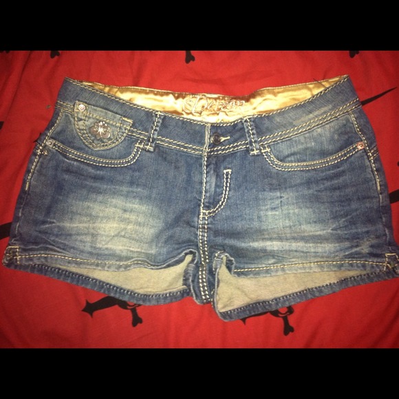 Size 9/10 House of Derion denim shorts