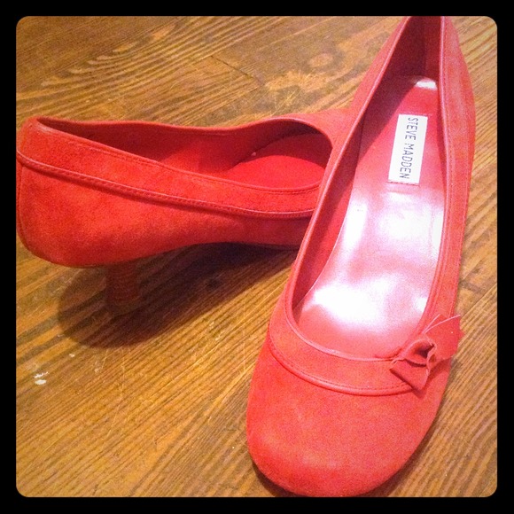 REDUCED AGAINSteve Madden Red Suede Leather