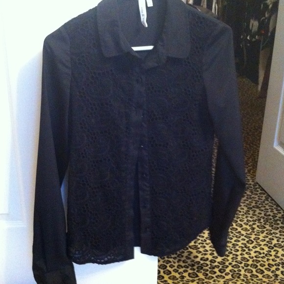 Robbi & Nikki top- size small