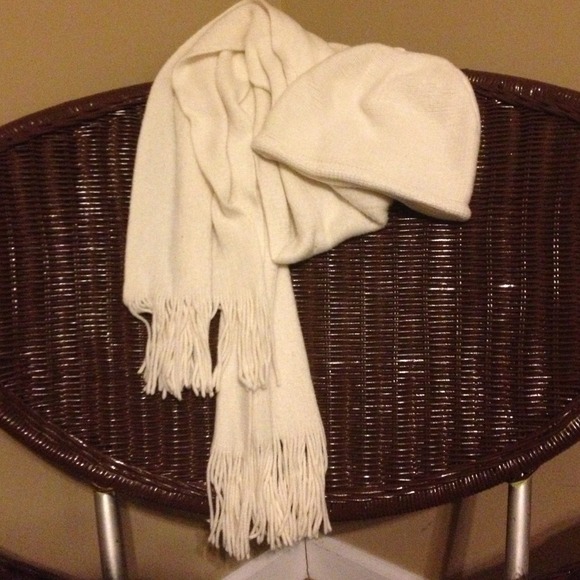 Cream scarf and hat set