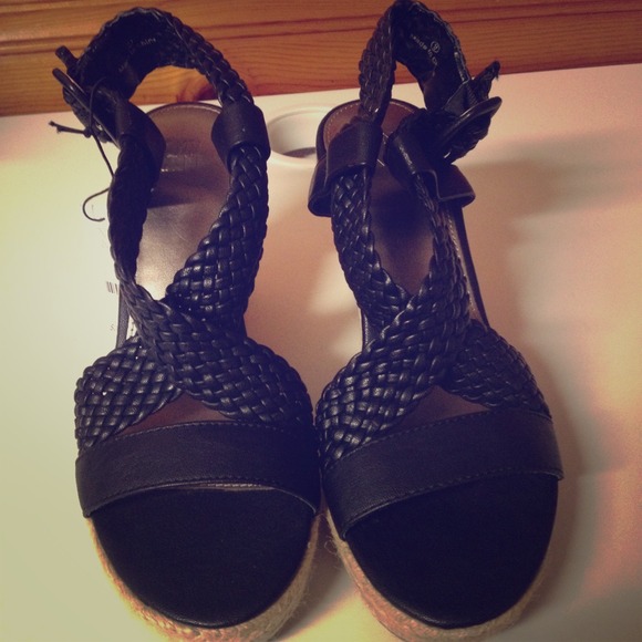 💜NEW Black Wedges💜