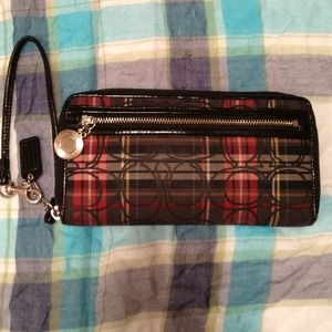 ***SOLD to aljo08080 Coach zip wallet authentic