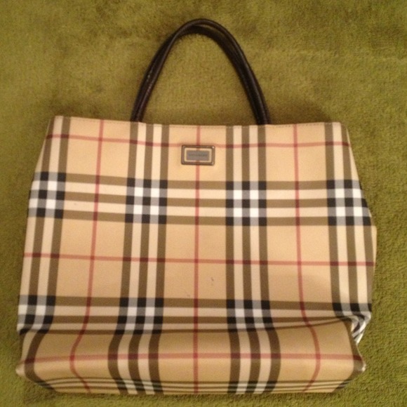 Burberry Classic Canvas Nova Check
