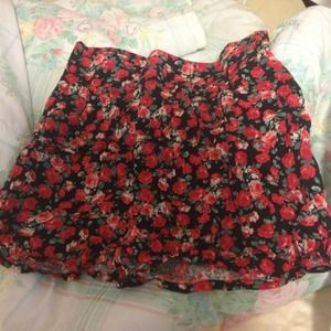 Flowery shorts with elastic waist