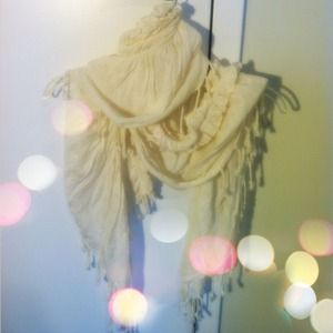 Accessories - White ruffled scarf Accessories - White ruffled scarf