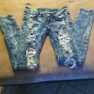 🔴SOLD🔴 Distressed acid wash skinny jeans