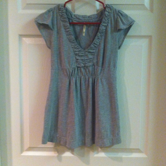 Gray low cut top