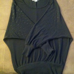 🔴SOLD🔴Gray oversized sweater with studded sleeve