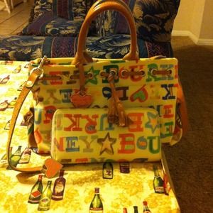Dooney & Bourke purse and wallet for vle01