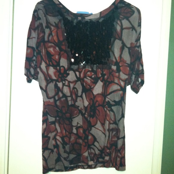 Simply Vera Wang top!  Beautiful!  Worn only once.