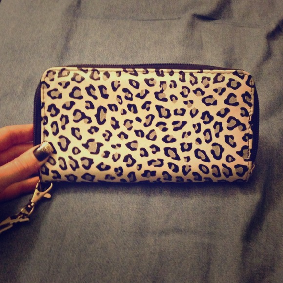 Shiny white leopard wallet