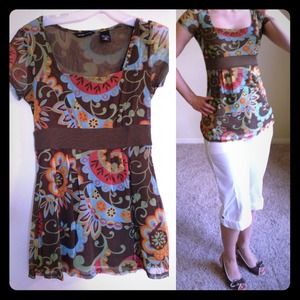 🚫SOLD🚫Colorful paisley short sleeve tunic!