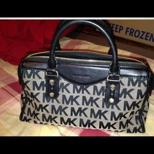 ❌ON HOLD ❌Authentic Michael KORS Satchel ..