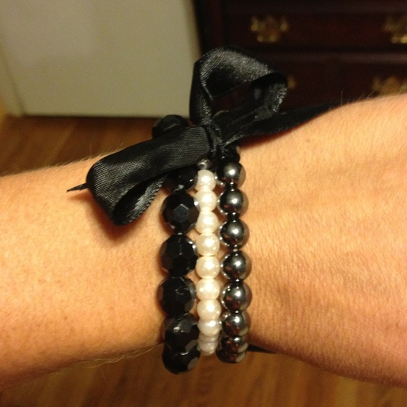 Braclett - Picture 2 of 2