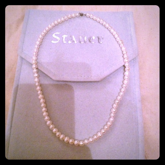 --SOLD--Stauer pearl necklace
