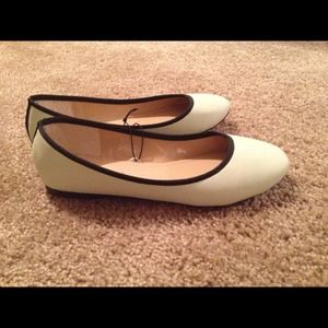 FURTHER REDUCTION!! Brand new mint green flats