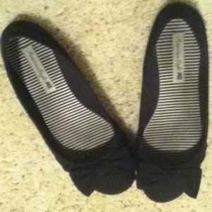 Black ballet flats