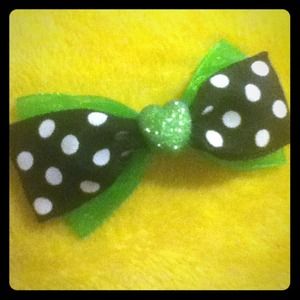 Adorable black and green hair bow!
