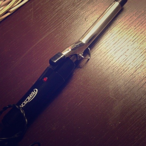 SOLD Thin curling iron