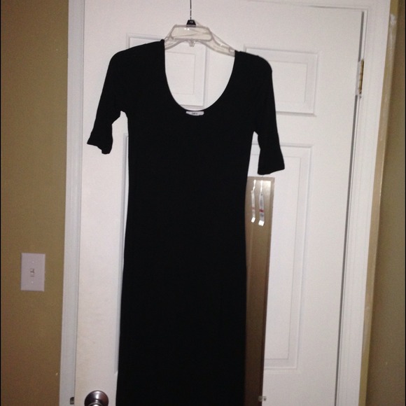 Black 3/4 sleeve maxi dress