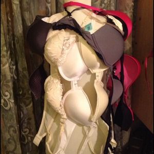 Lot of 7 Bra's 6/36B & 1/38B