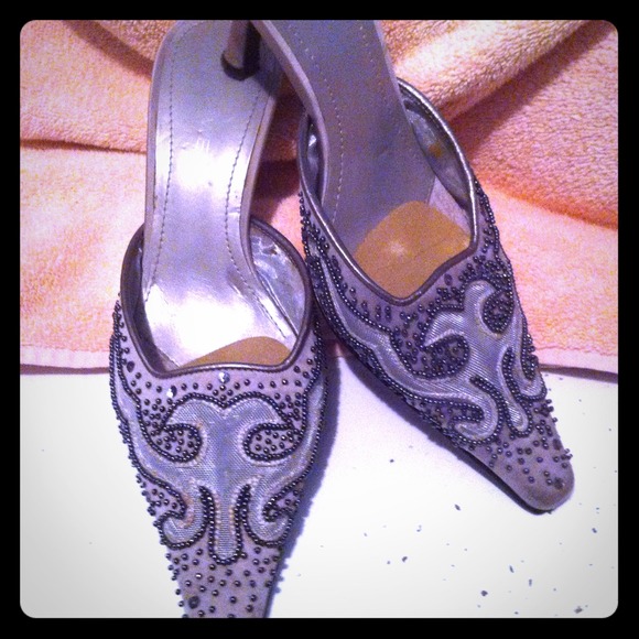 Metallic beaded point shoe👠👠reduced✨