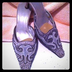 Metallic beaded point shoe👠👠reduced✨