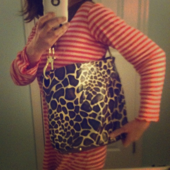 ✂Reduced $7.00✂ Giraffe print handbag