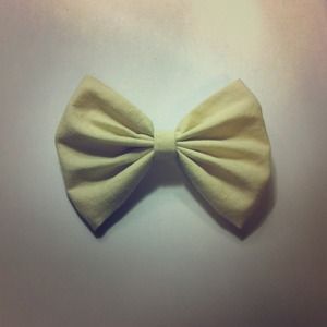 Beige Bow (ALL BOWS $1 OFF WITH PURCHASE)