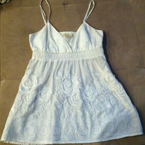 🔶BUNDLED🔶White floral spaghetti strap shirt