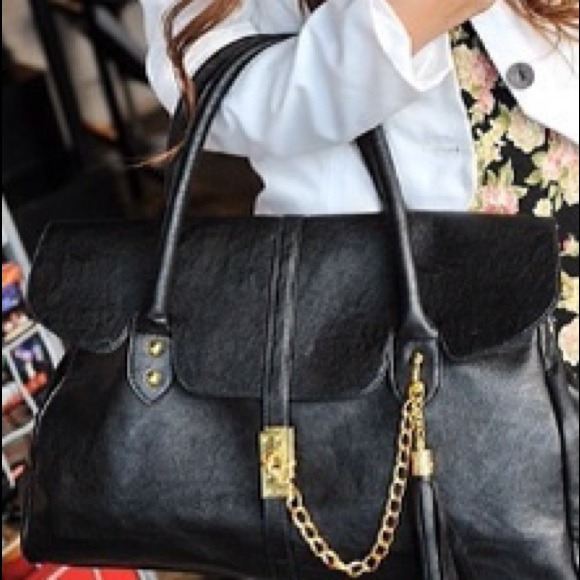 **NEW** Black Fashion Purse w/ Gold Tassel Accent