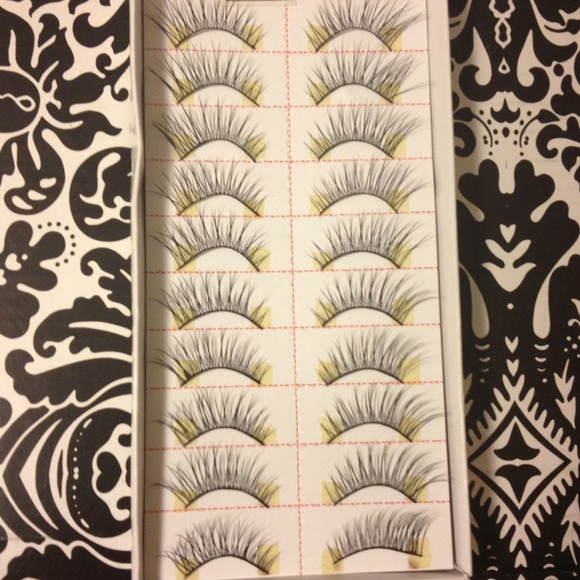 *SOLD* False Lashes: Box of 10 Pairs