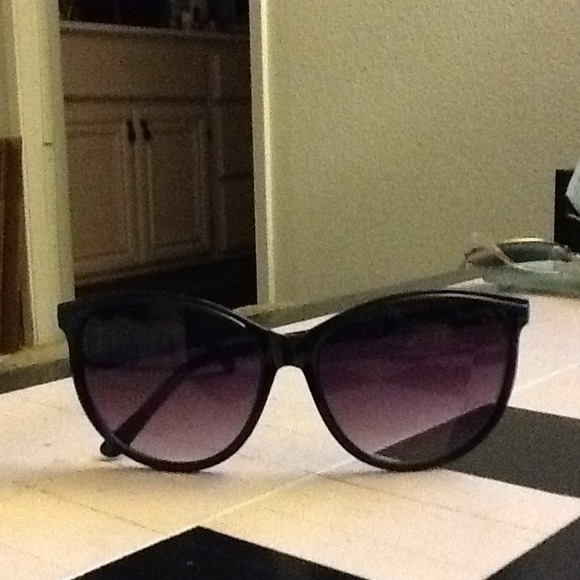 Plastic no name glasses