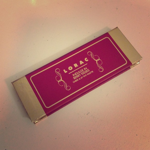 **SOLD**Lorac lip palette Indulge In Berry Kisses - Picture 1 of 3