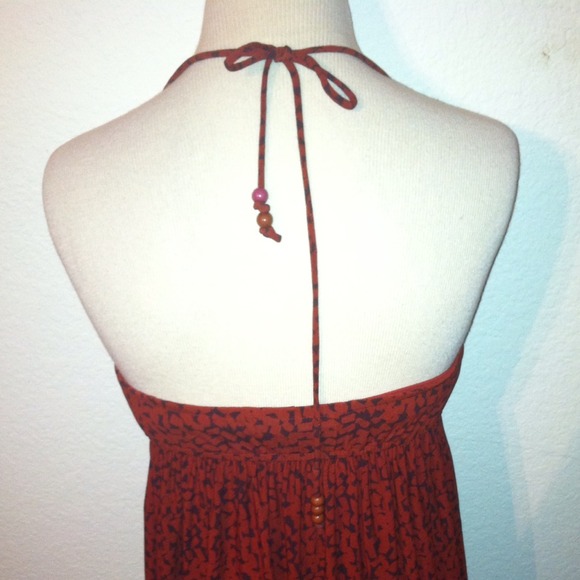 Beautiful red halter Sz S keyhole top shirt - Picture 3 of 4
