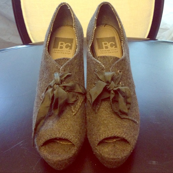 🎈REDUCED!! BC Footwear peep-toe wedges.