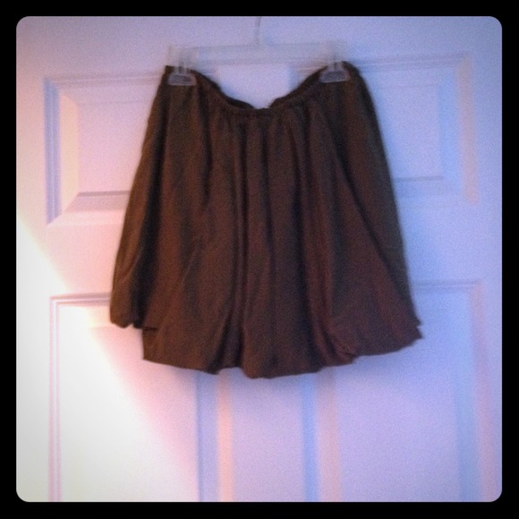 Olive color mini skirt with pockets