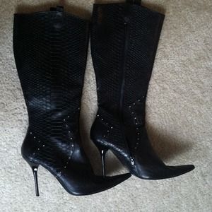 Black Point heel Boots!
