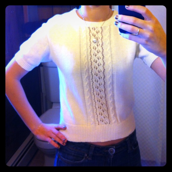 SOLD in Bundle-Super cute white sweater!