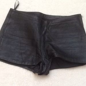 ⏬⏬REDUCED⏬⏬Leather butt shorts