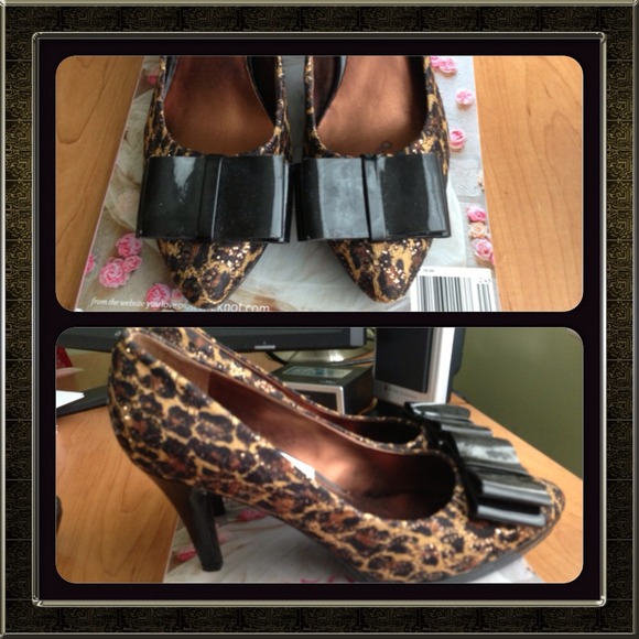 Anne Klein leopard high heel shoes