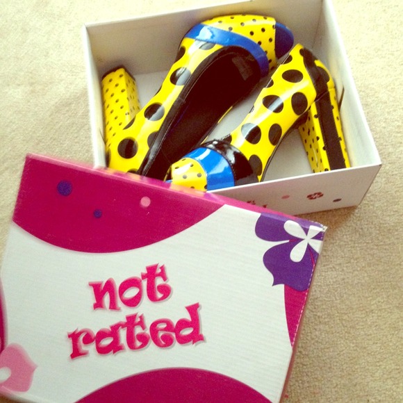 ✨Reserved for @fashion_slore✨ Unique yellow shoes