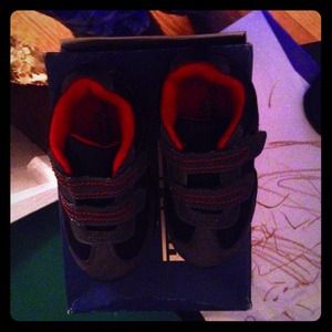 Brand new size 8 osh kosh bgosh toddler sneakers