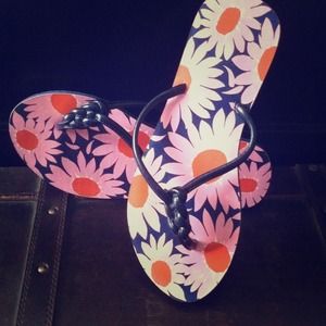 🔴Reserved🔴 Vera Bradley Flip Flops