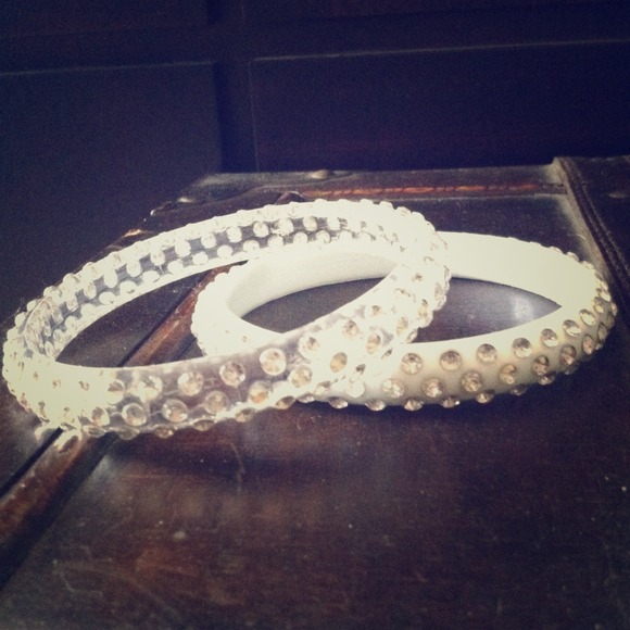 Set of 2 rhinestone bangles