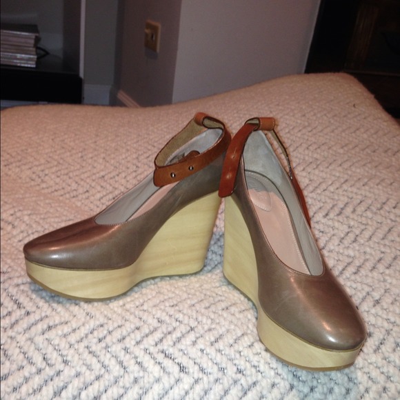 Chloe wedge