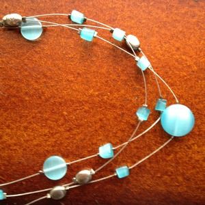 Blue bead/wire necklace